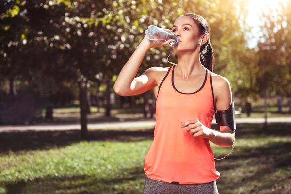 夏天到了喝什么水好呢，國林凈水器告訴您最佳飲水方式