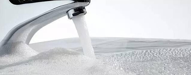 安裝直飲水機(jī)之初或更換濾芯后開始出水會有泡泡正常嗎